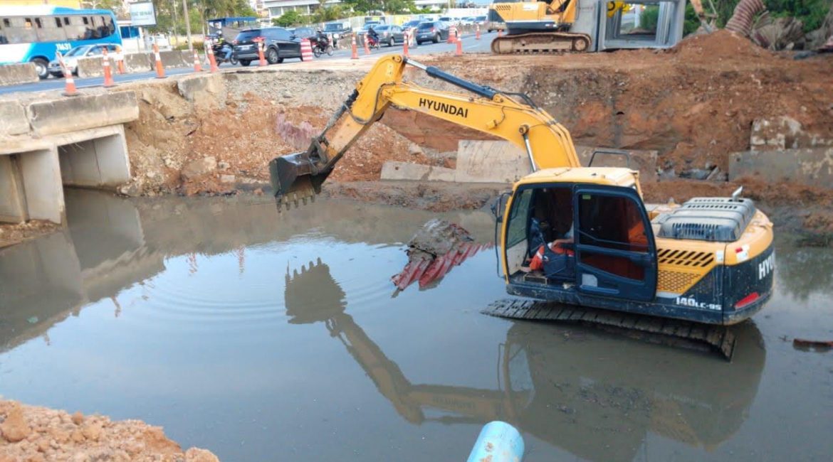 1. HYUNDAI 140