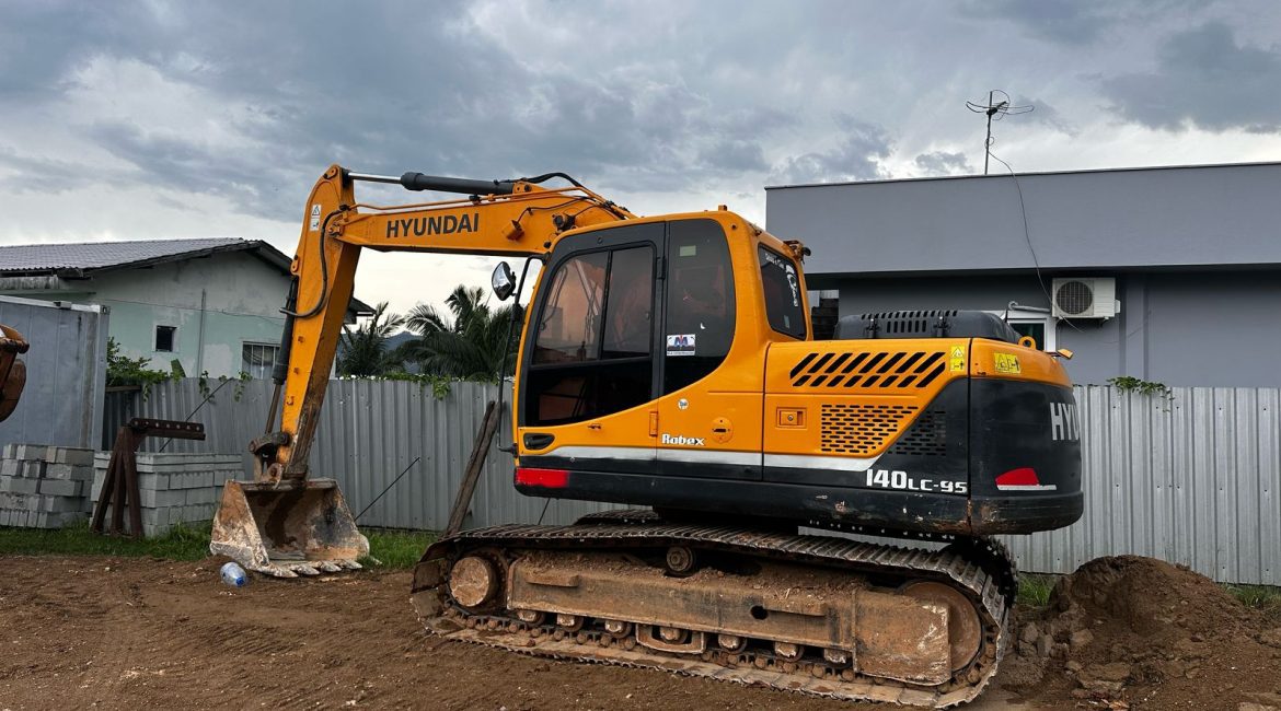 10. HYUNDAI 140